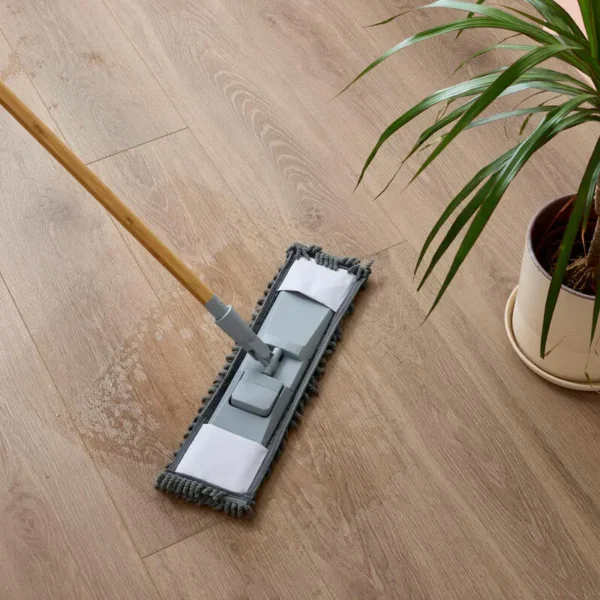 Sol stratifié effet chêne brun clair